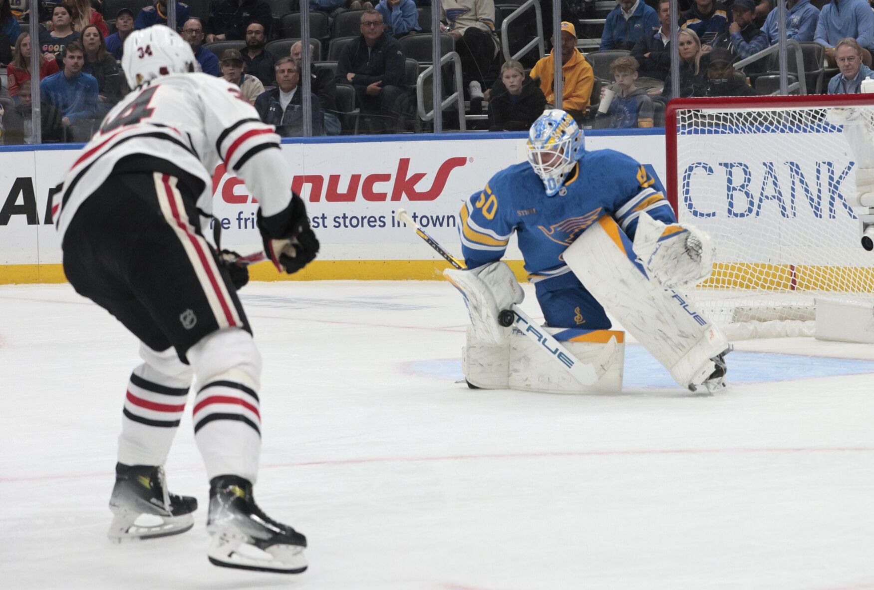 The 最新杏吧原创 Blues host Chicago Blackhawks